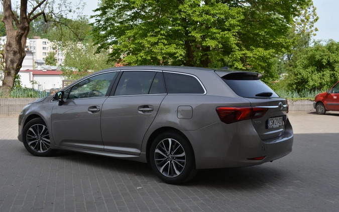 Toyota Avensis cena 48900 przebieg: 173900, rok produkcji 2015 z Grudziądz małe 704